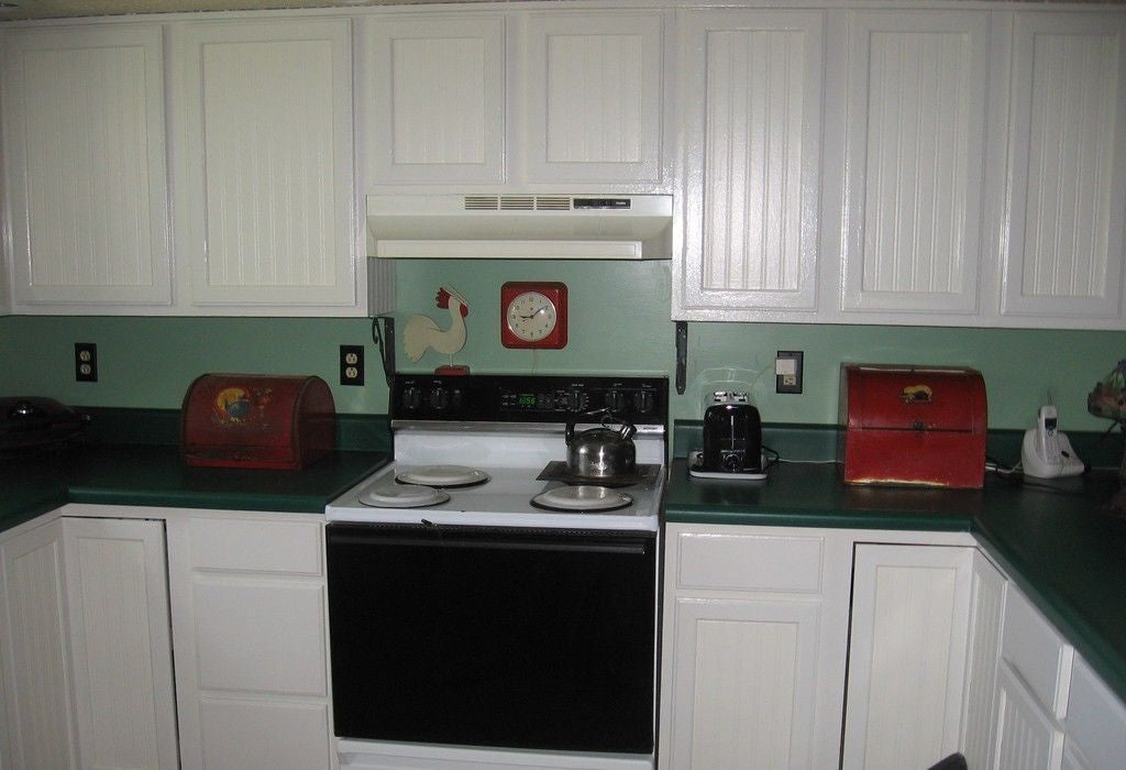 White Paintable Bead Board - Beadboard Textured Prepasted Wallpaper - all4wallswall-paper