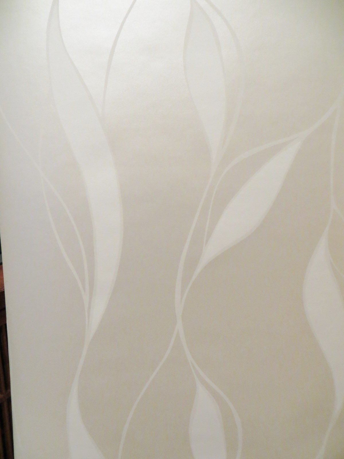 Modern Trailing Leaf in Champagne and Cream on Satin Wallpaper - all4wallswall-paper